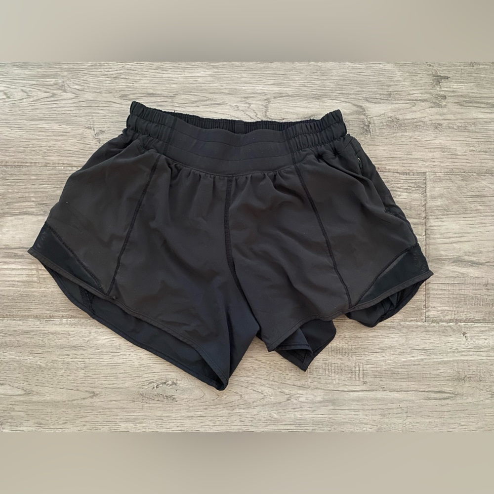 Black Lululemon Hotty Hot short 4”